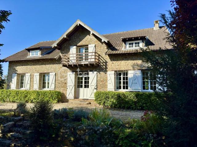 À vendre – Demeure de caractère avec grand terrain à seulement 15 minutes de Meaux + STUDIO INDEPENDANT 333m2