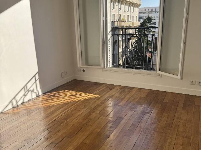 À VENDRE DEUX PIÈCES de 39m2 + 40m2 de combles EN DERNIER ÉTA
