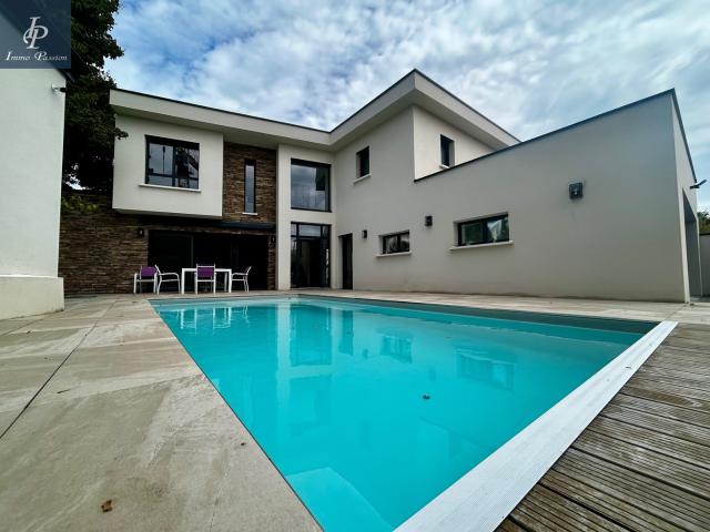 A VENDRE DIJON Carrières Bacquin Prox Gare, superbe maison contemporaine avec piscine chauffée