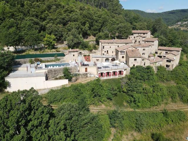 À vendre – Domaine d’exception en Ardèche méridionale 1400m² Les Vans