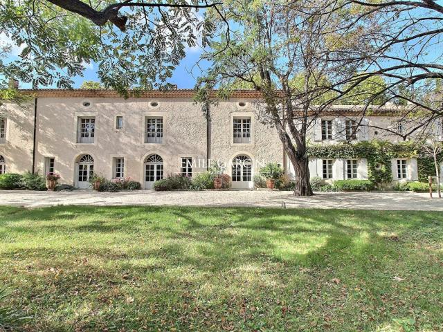 A vendre Domaine d'exception proche de Nîmes de plus de 100. 600m² Nîmes