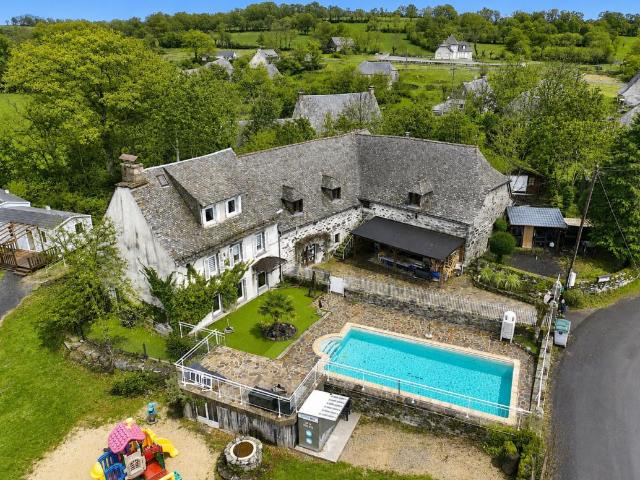 À VENDRE DOMAINE TOURISTIQUE AUBRAC 12420