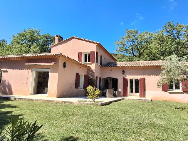 A vendre, Drôme provençale, Belle Villa de 200 m2, piscine, garages, terrain 3400m2
