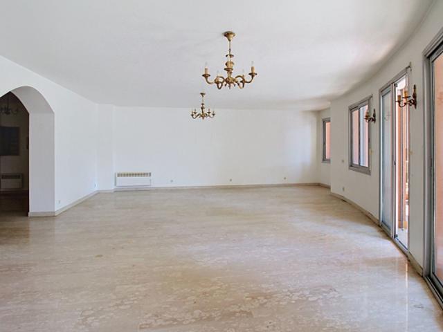 A VENDRE DRAGUIGNAN Appartement 2 chambres 127 m² avec garage et ascenseur