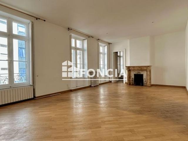 A vendre duplex 176m2 libre d'occupation deux grandes caves