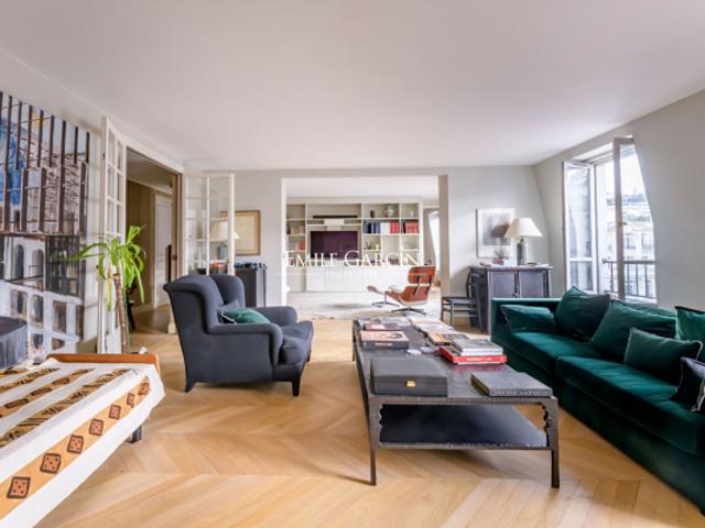 A vendre Duplex 5 pièces 244 m² au sol 3 chambres 5 et 6 ème étage Kléber/Etoile
