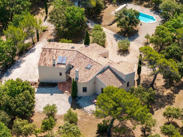 A Vendre – Élégante propriété de prestige avec piscine et vu. 250m² Pernes les Fontaines