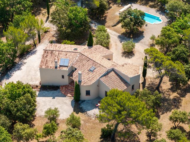A VENDRE – Élégante propriété de prestige avec piscine et vue exceptionnelle sur le Mont Ventoux – Venasque Luberon