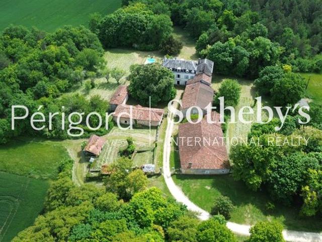 À vendre – Élégance et art de vivre dans un château du XVIIIe si