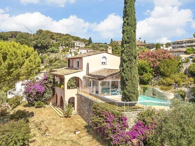 À vendre en exclusivité à Mougins – Maison d'inspiration Couëlle