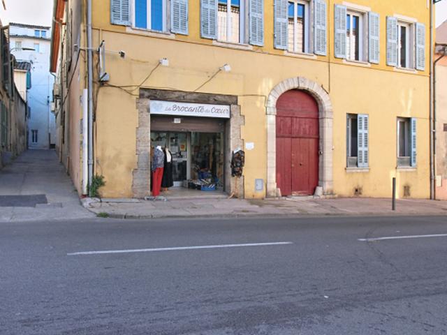 À VENDRE EN EXCLUSIVITÉ à DRAGUIGNAN Local commercial 220 m²