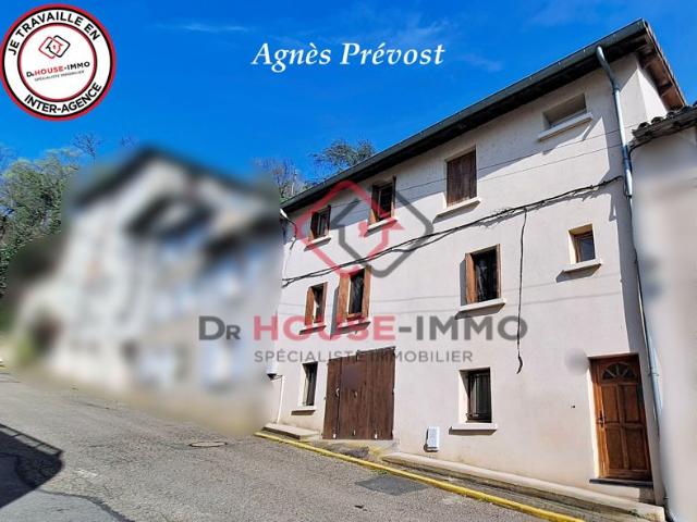 à vendre TREVOUX 01600 Appartement/maison de ville individuelle avec garage, buanderie, 3 chambres proche à pieds de toutes commodités au calme