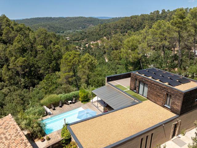 A VENDRE EN EXCLUSIVITÉ A VENDRE À VIDAUBAN VILLA CONTEMPORAINE AVEC VUE PANORAMIQUE, PISCINE ET PRESTATIONS DE QUALITÉ !