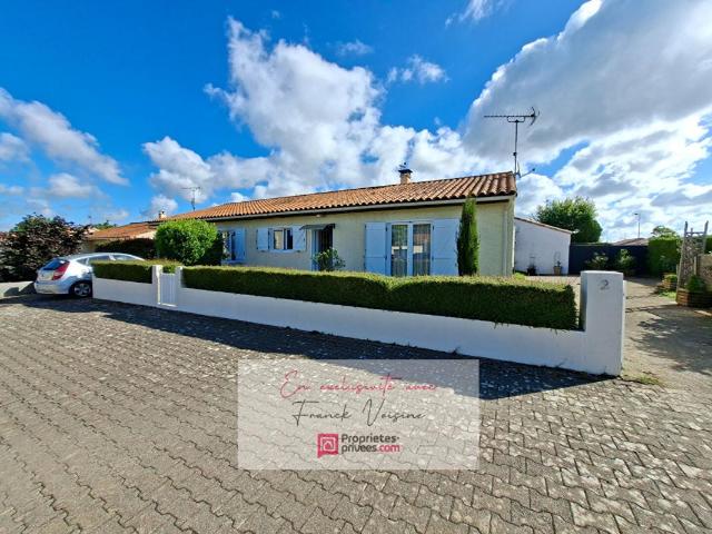 A VENDRE en Exclusivité aux Herbiers, maison plain pied de 91 m2 avec 3 chambres et 1 bureau ou chambre sur une parcelle de 436 m2