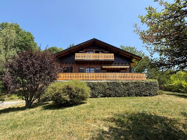 A vendre en exclusivité Chalet de137 m² utiles sur le côteau de
