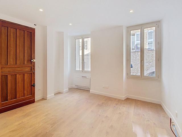 A Vendre En Exclusivite ! Lorgues, centre village Apparte. 43m² Lorgues