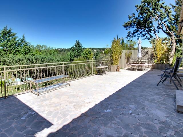 A VENDRE EN EXCLUSIVITÉ ! Lorgues centre à pied Maison 140 m² Vue dominante