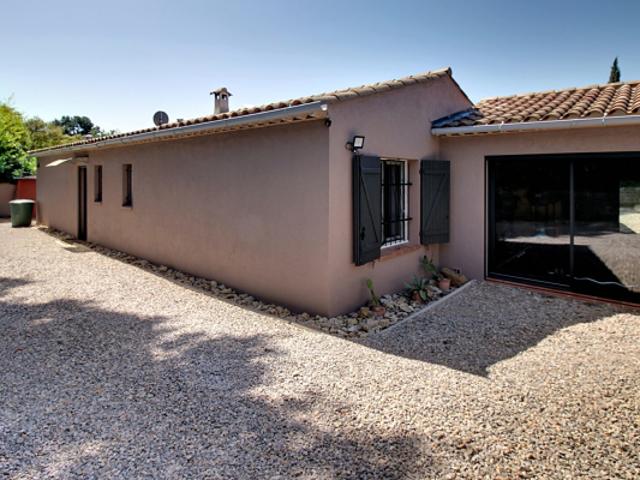 A VENDRE EN EXCLUSIVITE Maison de 92m² avec 3 chambres proche village garage piscine position dominante