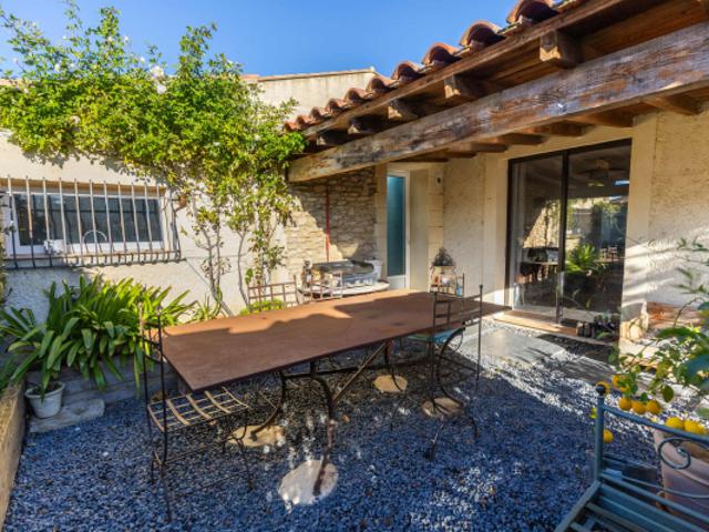 A VENDRE EN EXCLUSIVITE MAISON AVEC JARDIN ET STUDIO MONTEUX