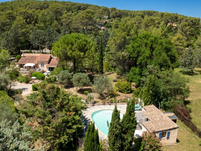 A VENDRE EN EXCLUSIVITE! Maison de plain pied avec piscine et studio indépendant