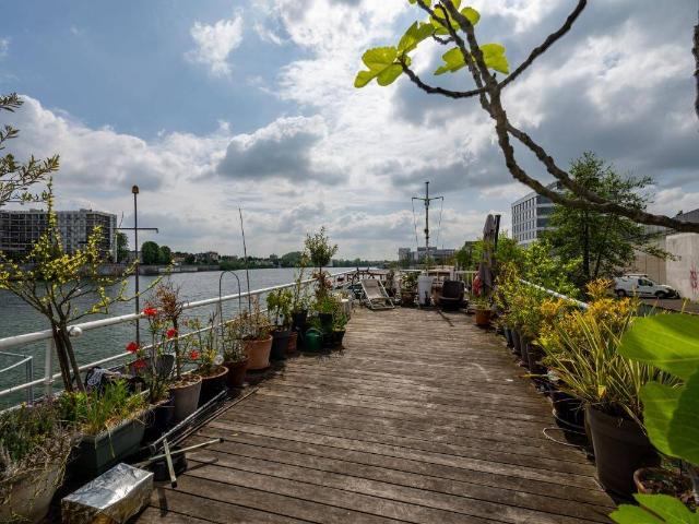 À VENDRE en exclusivité – Péniche 240 m² habitables + terrasse 9