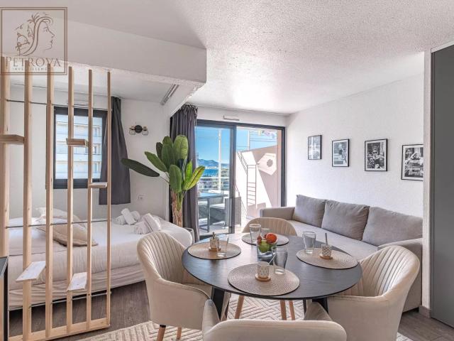 A VENDRE EN EXCLUSIVITE STUDIO AVEC TERRASSE ET VUE MER CANNES LE SUQUET