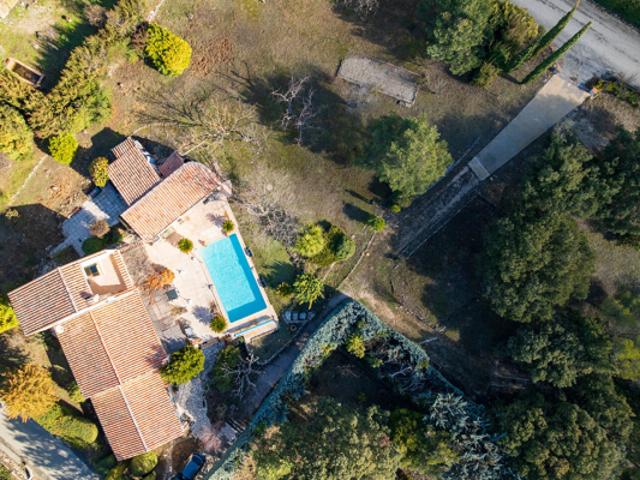 À VENDRE EN EXLUSIVITE! Propriété à TOURTOUR de 130m² + dépendance de 20m² + agrandissement possible + piscine le tout sur un terrain de 2949m²