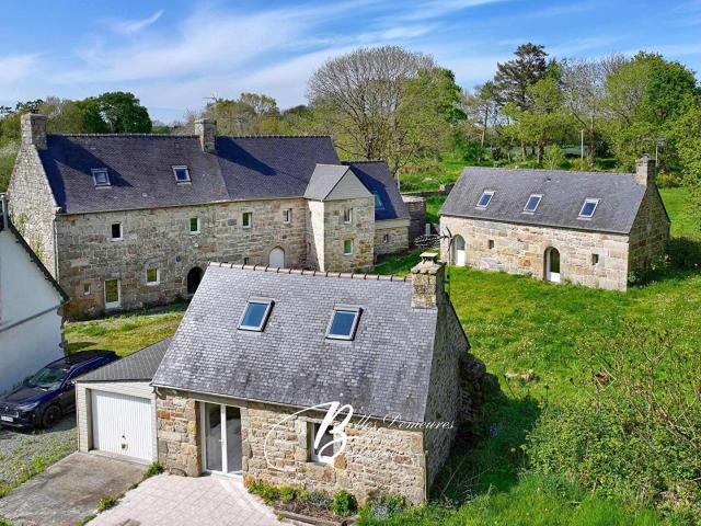 A vendre ensemble de 5 logements en pierre en campagne proch. 303m² Lannion