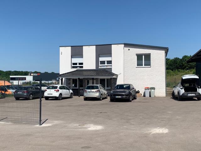 A VENDRE ENSEMBLE DE BATIMENTS et BUREAUX sur 2633 m2 à HENRIVILLE