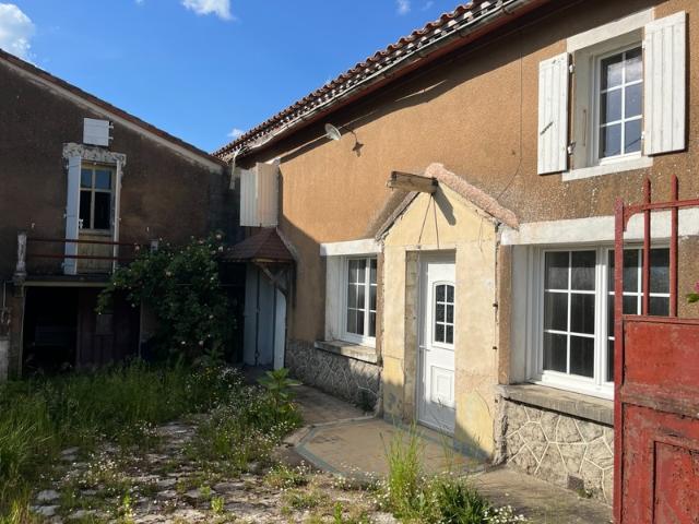 Idéal investisseur Ensemble immobilier à fort potentiel XAMBES 16