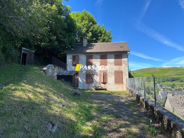 A VENDRE Ensemble immobilier et jardin TRELANS