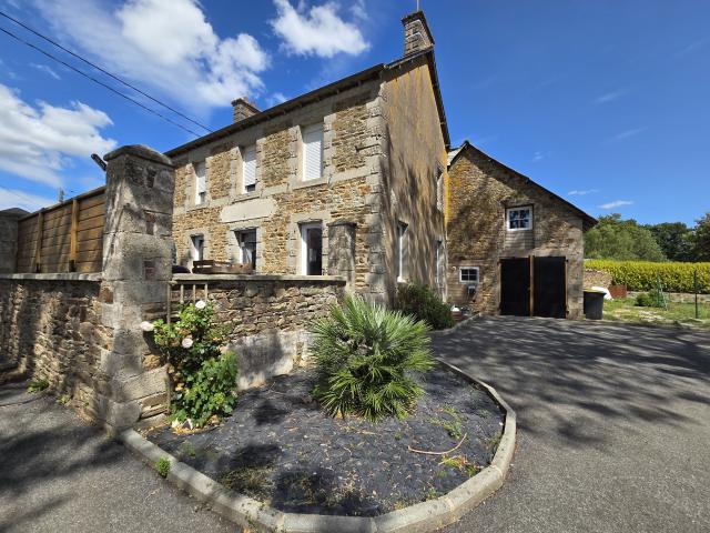 A Vendre Ensemble Immobilier en pierre 4 Logements LOUDEAC 22