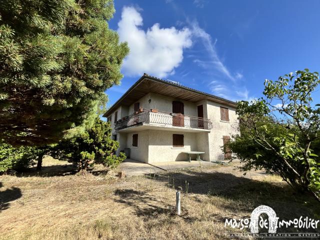 A vendre entre COGNAC, SEGONZAC et JARNAC Maison familiale avec vaste terrain constructible 205m2 9 pièces