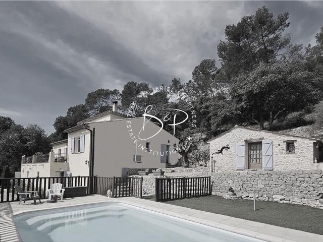 A VENDRE ENTRECASTEAUX Maison de charme avec vue époustouflante, jardin paysagé et dépendances