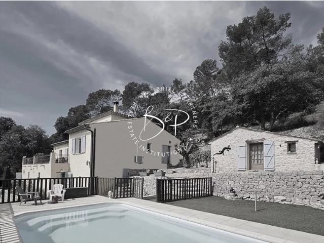 A VENDRE ENTRECASTEAUX Maison de charme avec vue époustouflante, jardin paysagé et dépendances