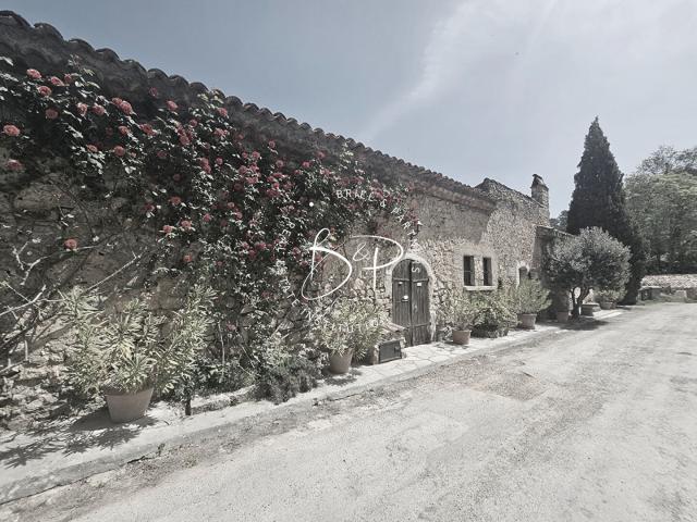 A VENDRE ENTRECASTEAUX Ancien Moulin à huile 187 m2 avec piscine et dépendance