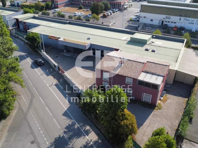 A VENDRE ENTREPÔT 2000 m² CARROS ZAC de la Grave