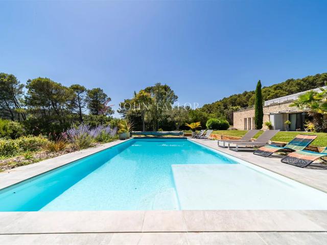 A Vendre Exceptionnelle propriété contemporaine avec vue dom. 218m² Pernes les Fontaines