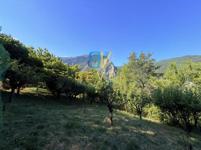À VENDRE EXCLUSIVITÉ 73 SAINT JULIEN MONT DENIS TERRAIN DE 1 446 m2 DONT 760 m2 CONSTRUCTIBLES