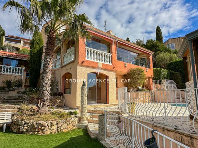 A VENDRE EXCLUSIVITE VILLA PROVENCALE VUE MER 2 DEPENDANCES PISCINE GARAGE LES ISSAMBRES