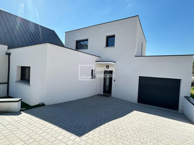 A VENDRE EXCLUSIVITE AGENCE GIBOIRE MAISON D'ENVIRON 110 M2 AVEC GARAGE THORIGNE FOUILLARD