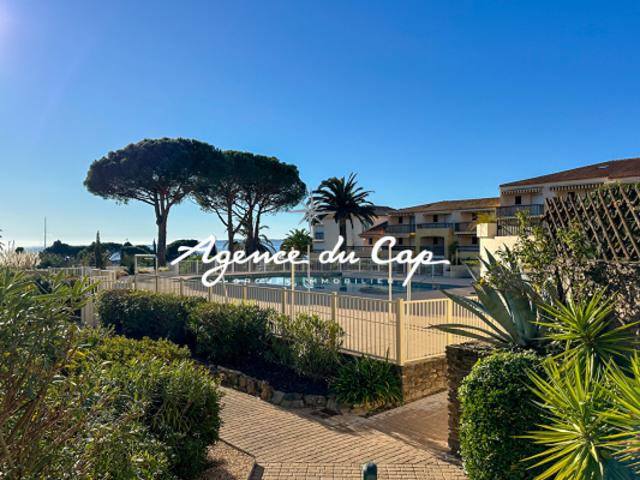 A VENDRE EXCLUSIVITE LES ISSAMBRES APPARTEMENT 2 PIECES PLACE DE PARKING PISCINE A PIED DES PLAGES
