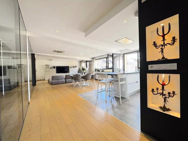 A vendre – LOFT CONTEMPORAIN EN DERNIER ÉTAGE – ANNECY CENTRE VILLE