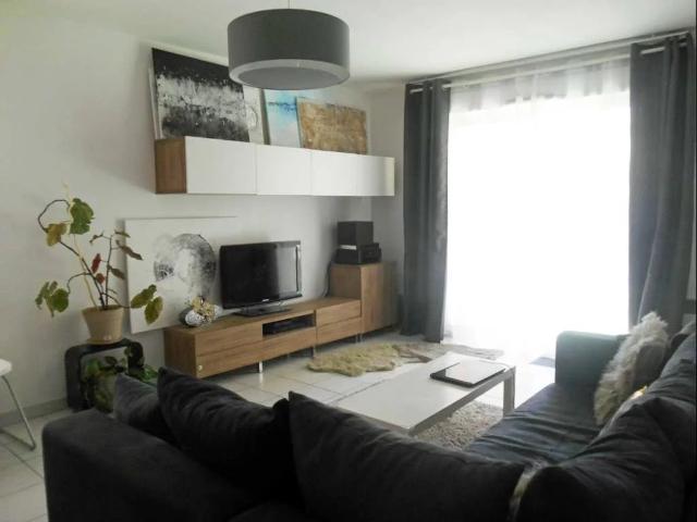 À vendre – F3 avec jardin, terrasses, garage et parking – Proche