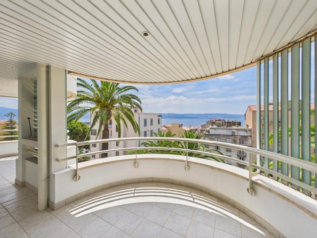 A VENDRE F4 DE STANDING RES L'ARAUCARIA AJACCIO