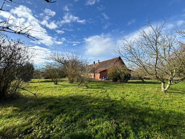 À vendre Ferme bressane avec dépendances et grand terrain 6 piè