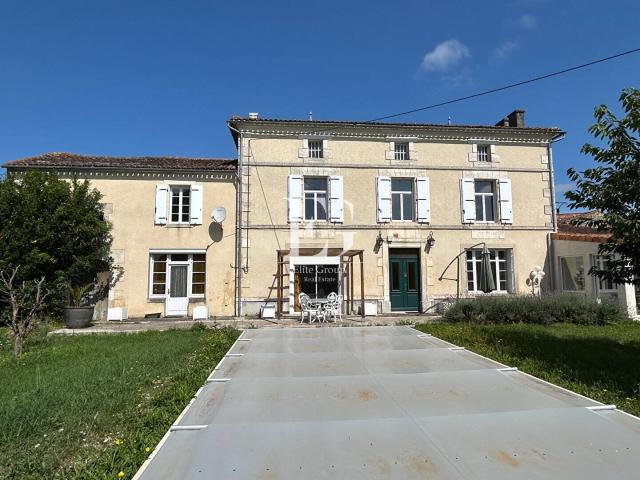 A VENDRE FERME CHARENTAISE ROUILLAC GOURVILLE 156m² HAB
