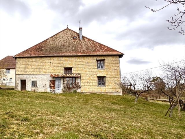 À vendre – Ferme comtoise 232m2 avec terrain constructible 11 ar