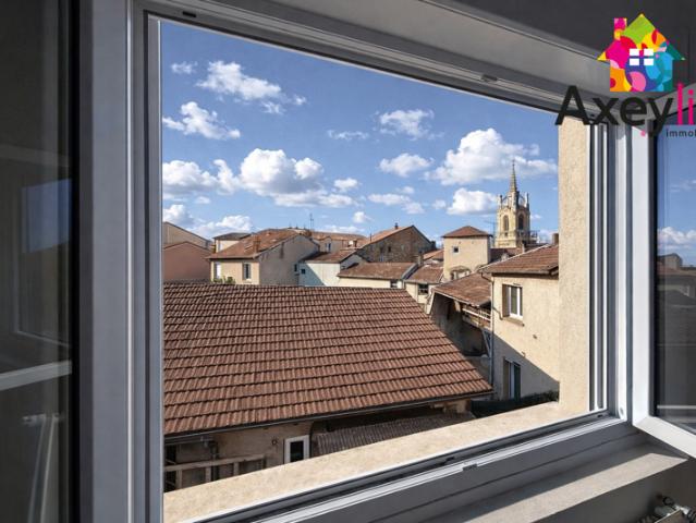 A VENDRE FEURS APPARTEMENT COEUR DE VILLE SANS VIS A VIS