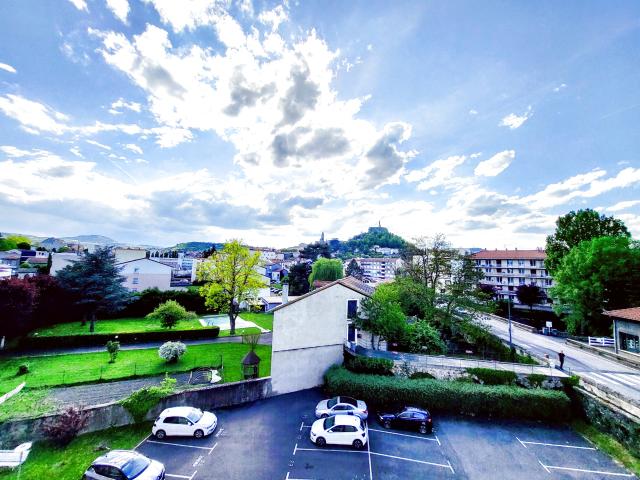 A VENDRE FONCTIONNEL T3 LUMINEUX AVEC ASCENSEUR, BALCON, GARAGE, PARKINGS, CAVE, LOCAL A VELOS ET RESIDENCE SE